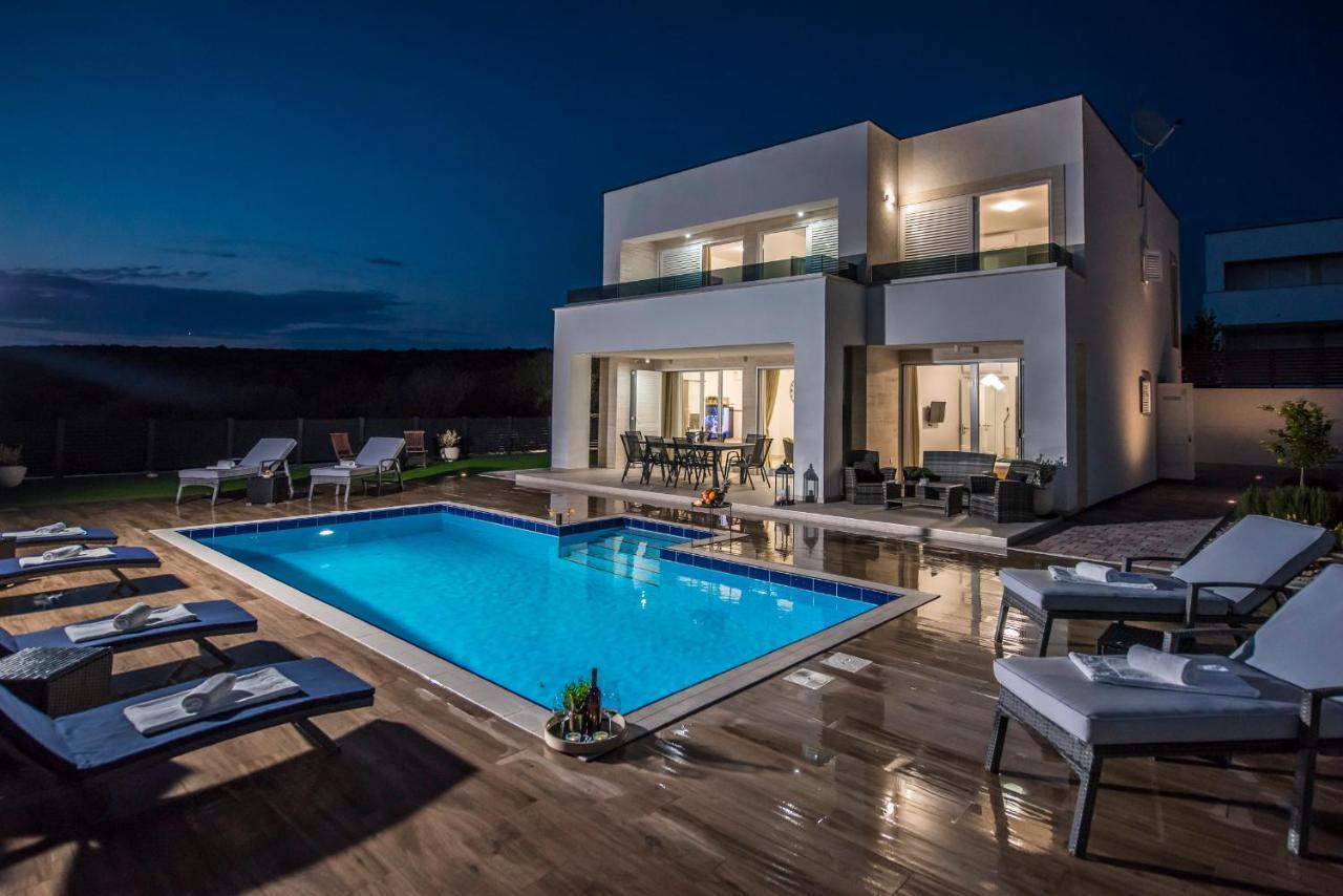 Royal Ii With Private Pool * Novalja