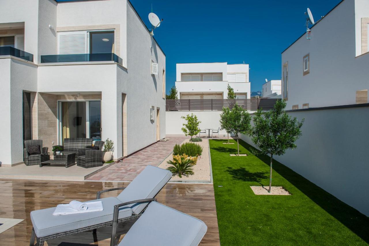 Willa Royal Ii With Private Pool Novalja